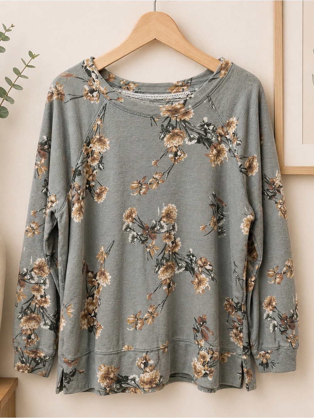 Maurice’s Women’s Floral‎ Crew Neck Pullover Top Size 2
